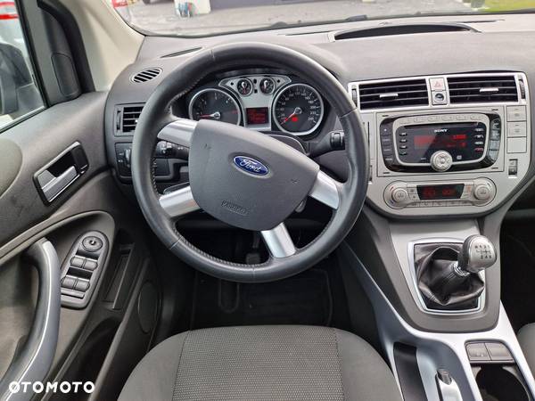 Ford Kuga 2.0 TDCi 2x4 Titanium - 36