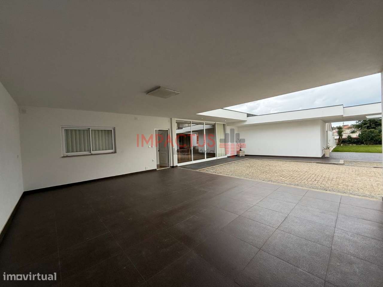 Imponente Moradia isolada com terreno de 1195m2-15