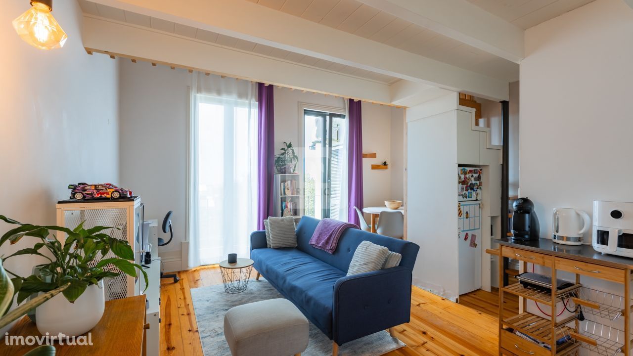 T1 Mobilado com Varanda na Lapa One Bedroom Apartment Furnished Porto