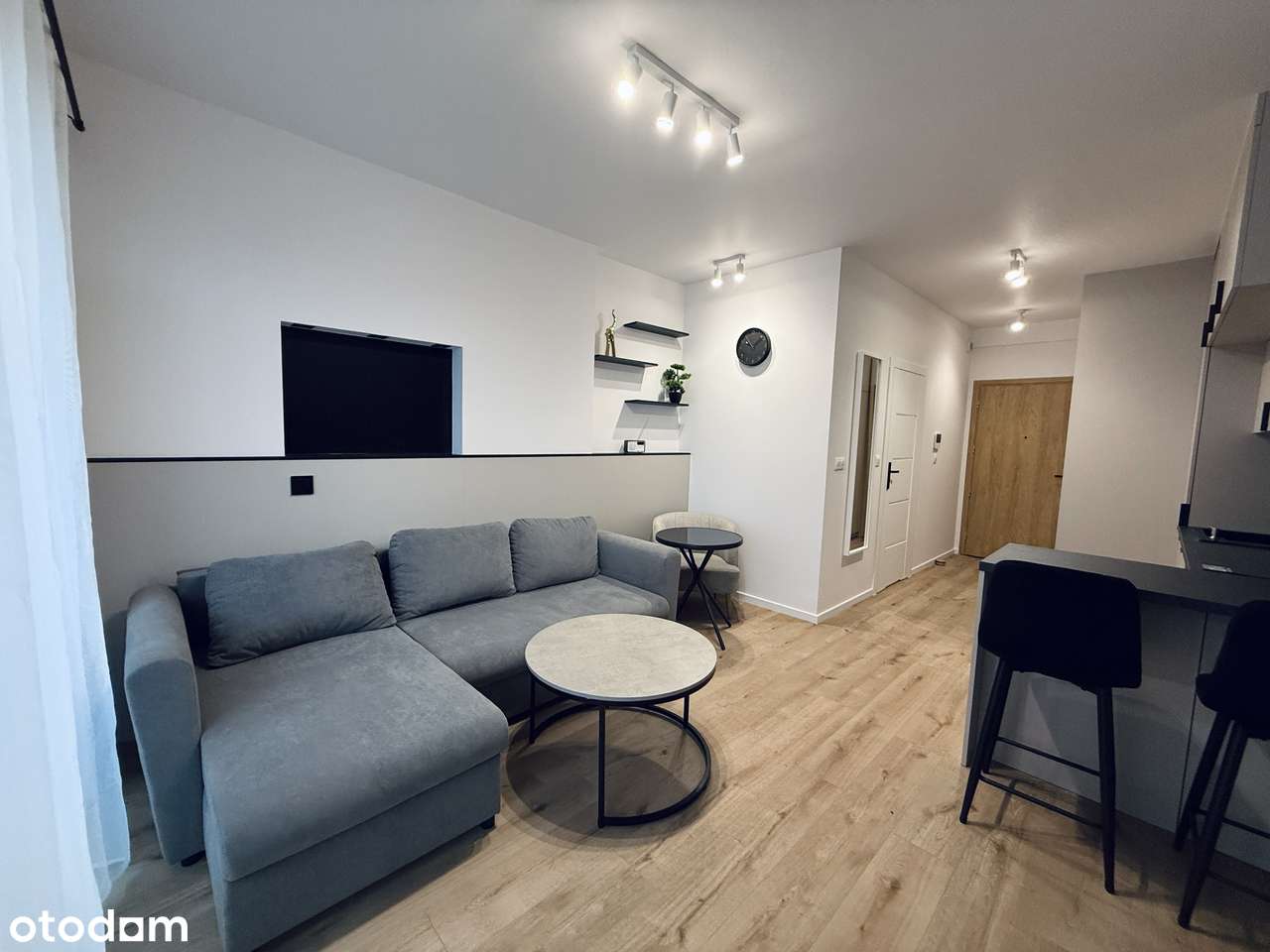 Mieszkanie typu studio w Śródmieściu - wykończone i umeblowane, balkon-1