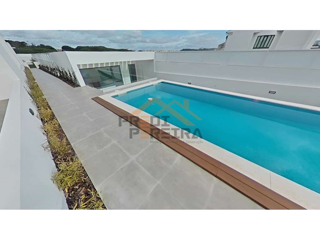 Moradia T4 em condomínio privado com piscina, no Fanqueiro em Loures-7