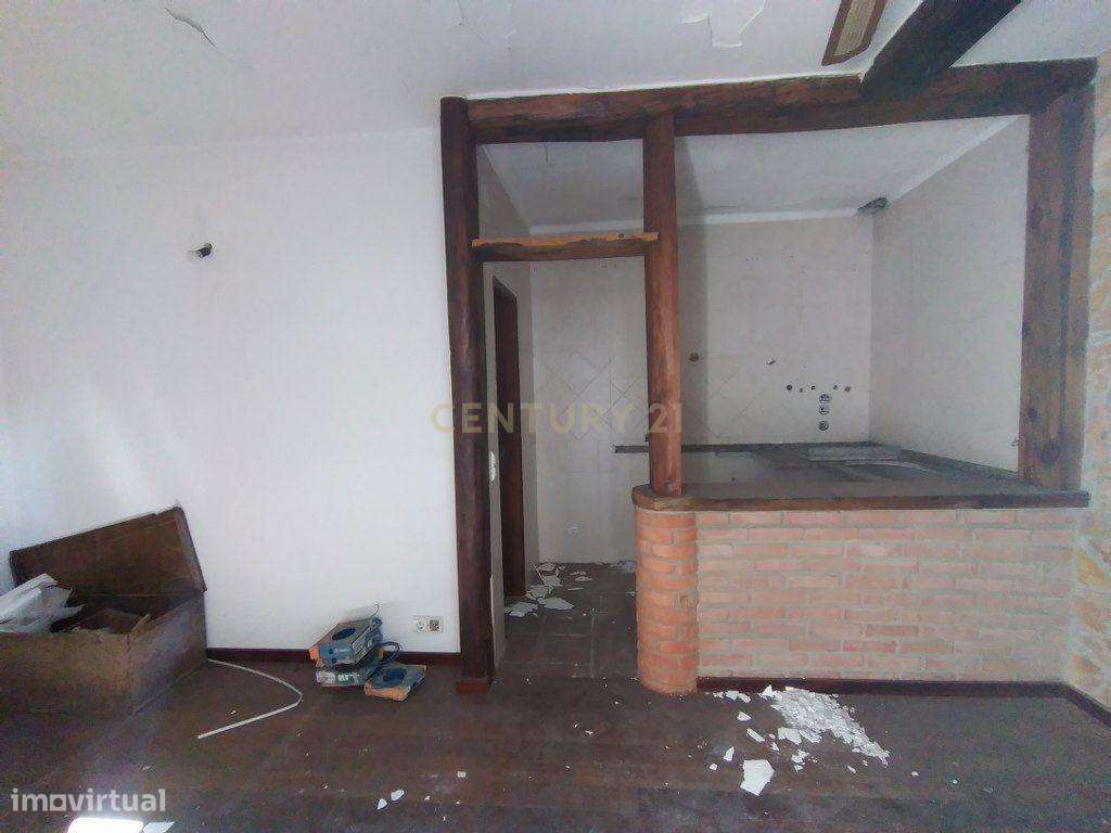 Moradia Térrea com Potencial de Ampliação | Torre da Marinha - Grande imagem: 5/15