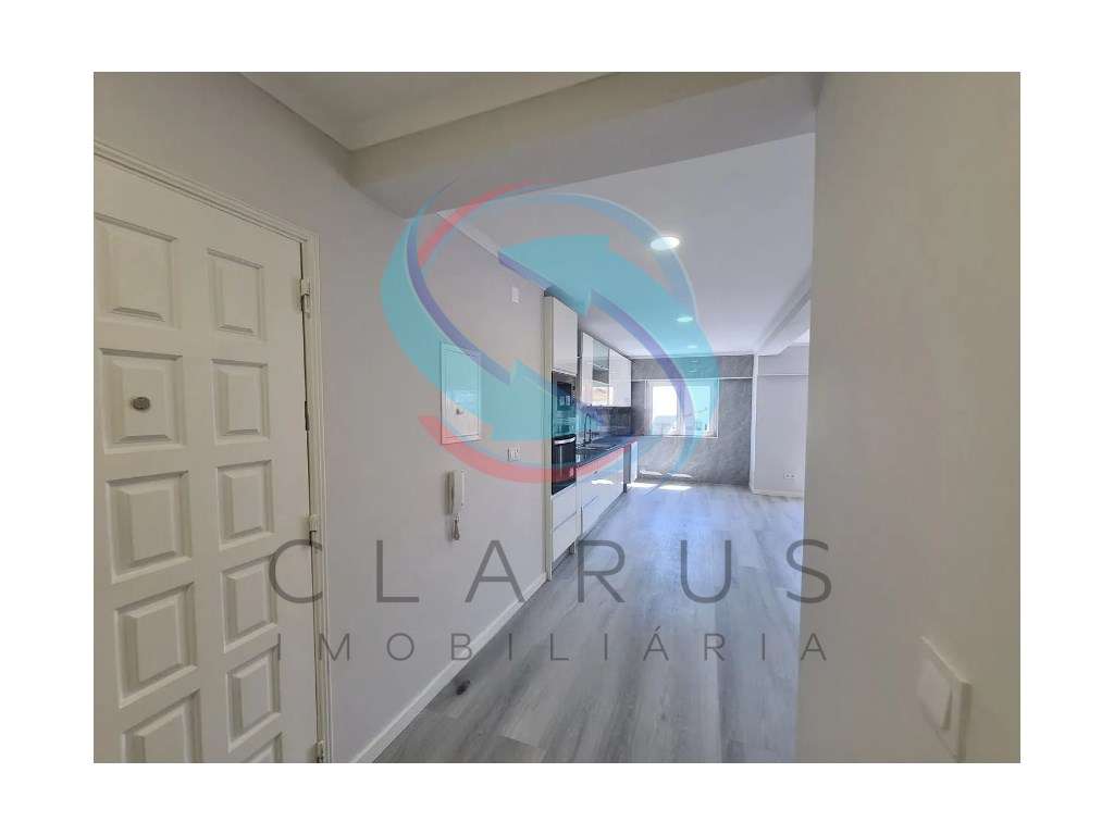 Apartamento T4 totalmente remodelado-4