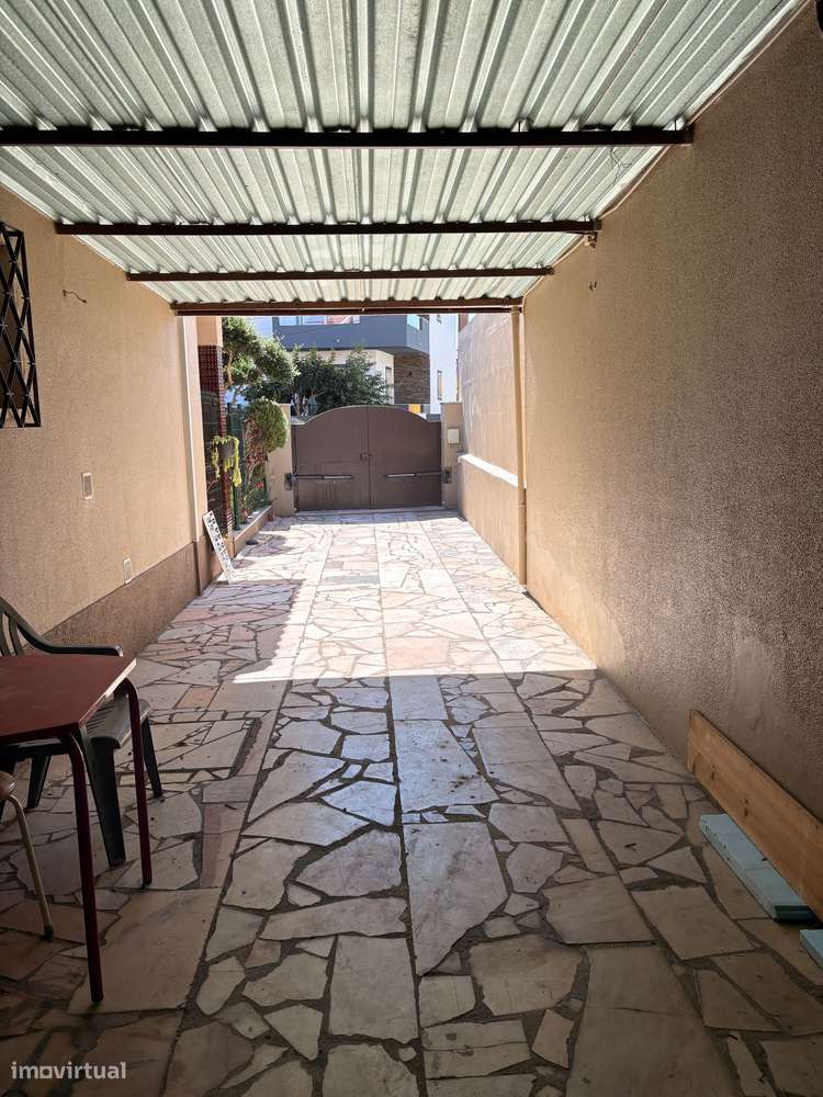 Moradia geminada com garagem Bro Além das Vinhas 595.000€-39