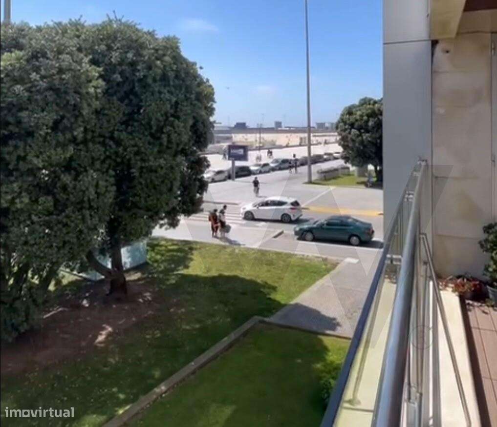 Apartamento T4 na Primeira Linha de Mar em Matosinhos-0