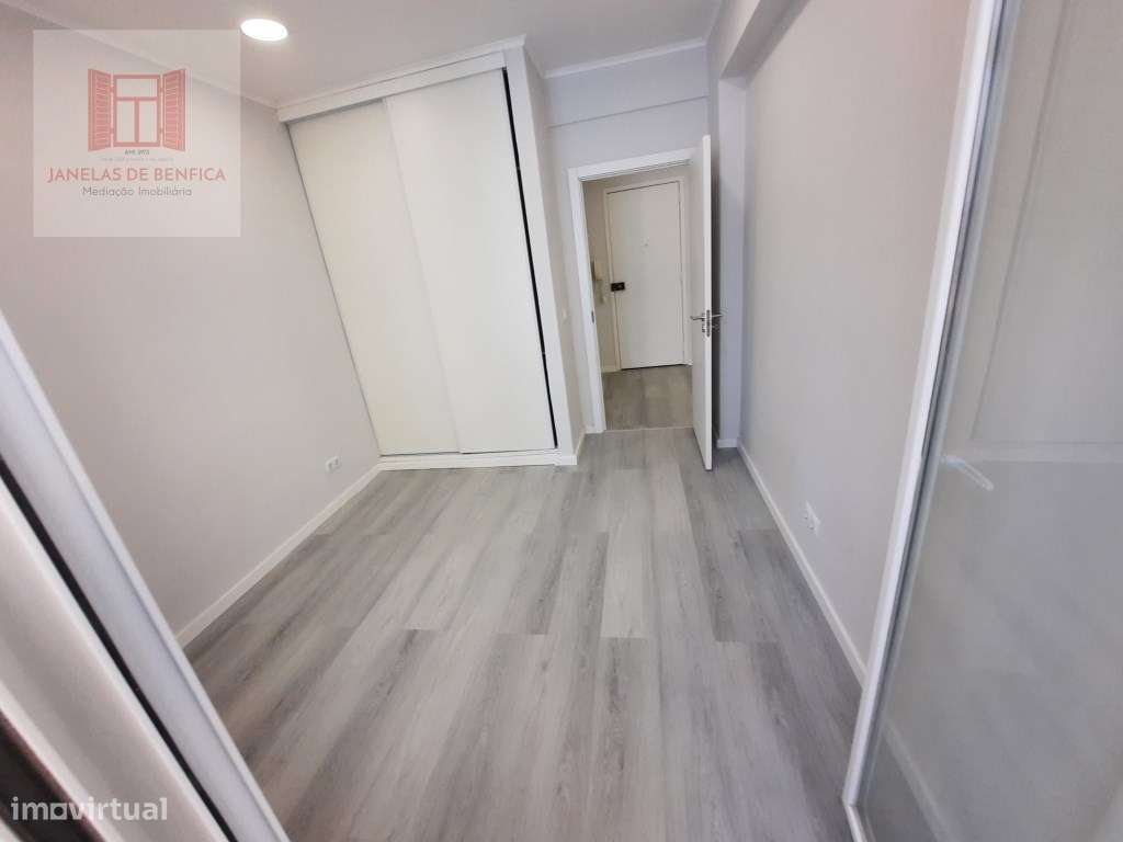 T1 remodelado c/ Cozinha Equipada- Centro Amadora-5
