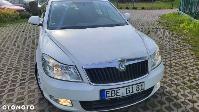 Skoda Octavia 1.6 Ambiente - 22