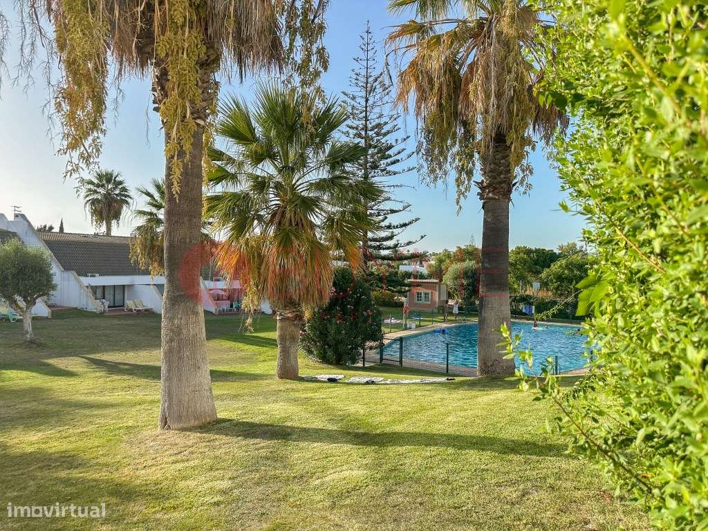 Moradia em Banda T2 em Condomínio com Piscina e Jardins | Vilamoura-27