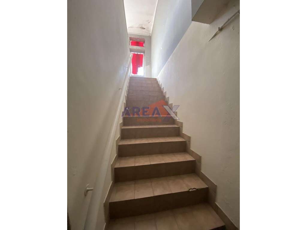 Espaço para arrendamento, com montra para a via publica. Boa locali... - Grande imagem: 2/7