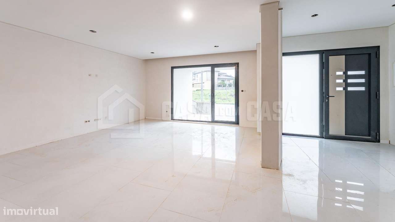 Moradia em Banda V3+1 B NOVA Campo - Grande imagem: 2/17