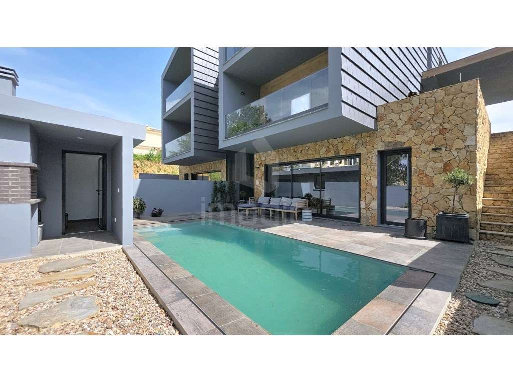 Moradia T3+1 Ericeira com piscina e jardim-0