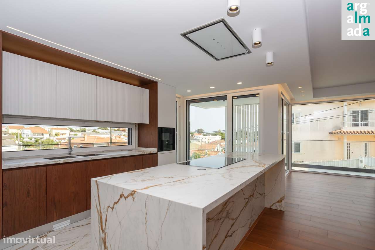 Moradia de Luxo V5 com Piscina e Jardim – Charneca de Caparica - Grande imagem: 4/46