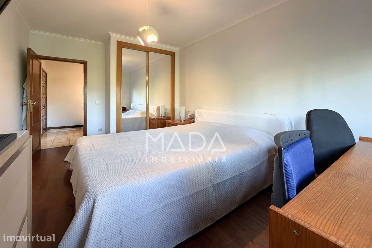 SEMI-RENOVADO Apart. T3 c/garagem na zona da Taberna Belga em Braga-16