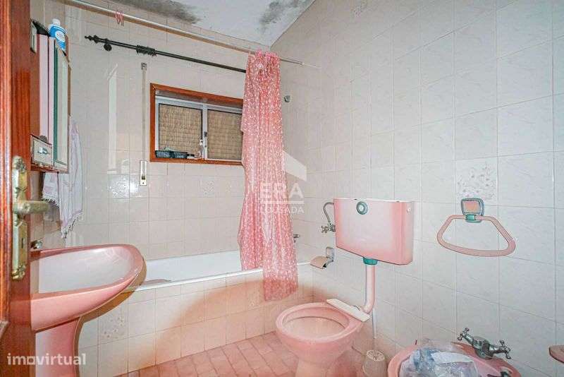 Moradia V3 + Potencial T2 Independente | Ideal p/ Investimento - Grande imagem: 4/12