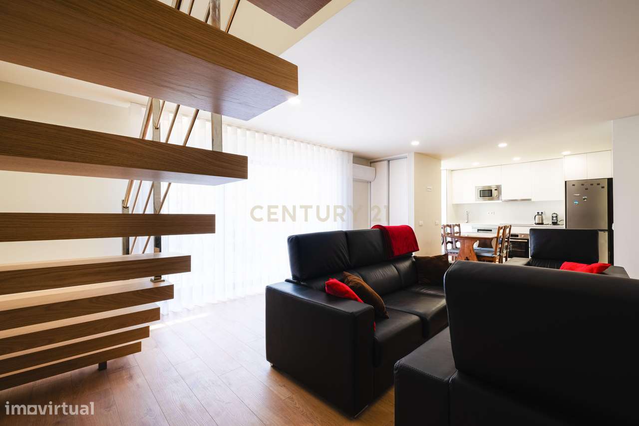 Apartamento T3 Duplex na Senhora Da Hora com Varandas e Estacionamento - Grande imagem: 5/57