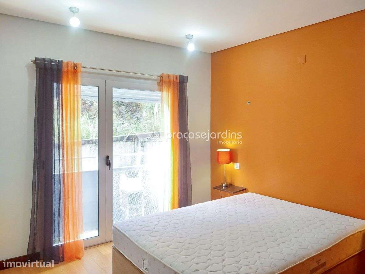 Apartamento T1 Mobilado e Equipado-11