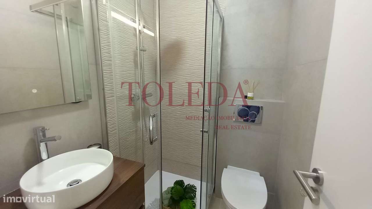 T3 com Varanda Remodelado em Benfica-22