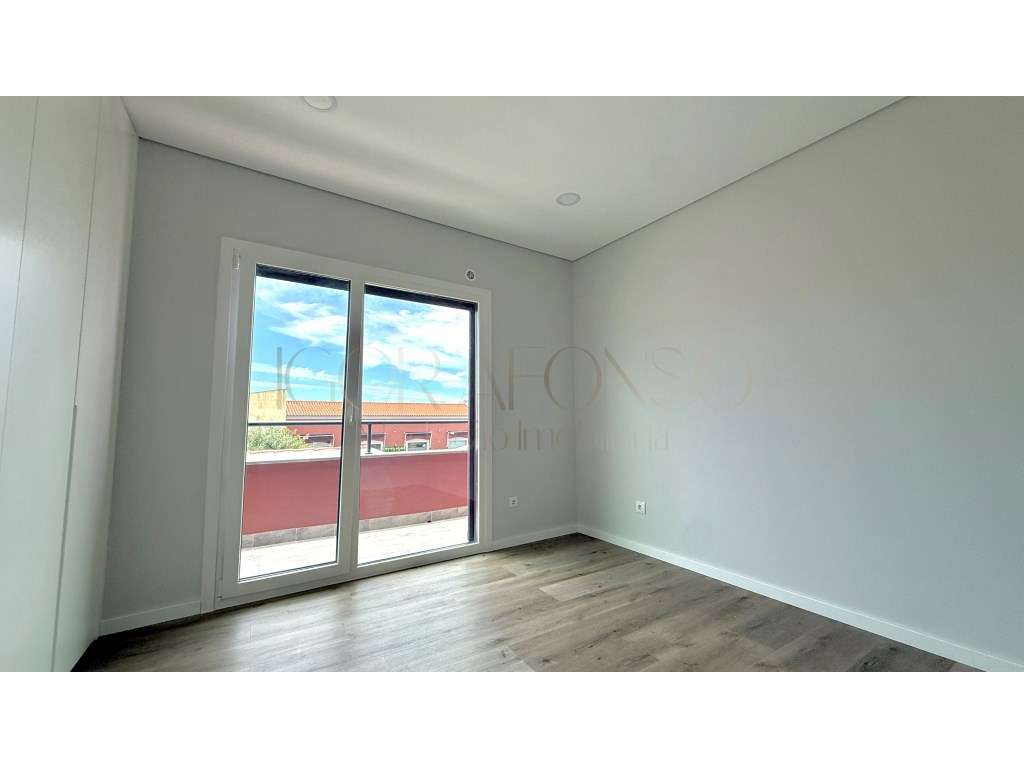 Excelente Apartamento T2 localizado na Zona Central de Azeitão-22