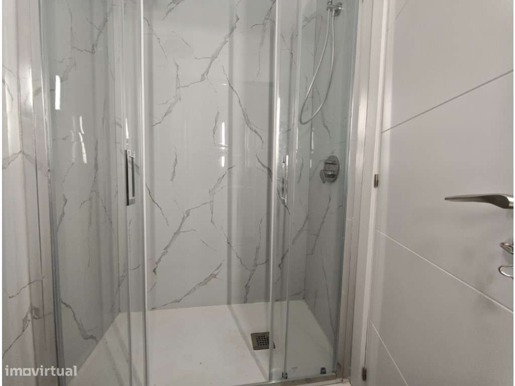 Oportunidade em Benfica! Apartamento T2 Remodelado pronto a habitar...-8