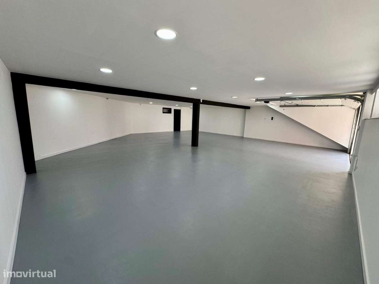 Garagem/Armazém para Venda – Totalmente Restaurado-4