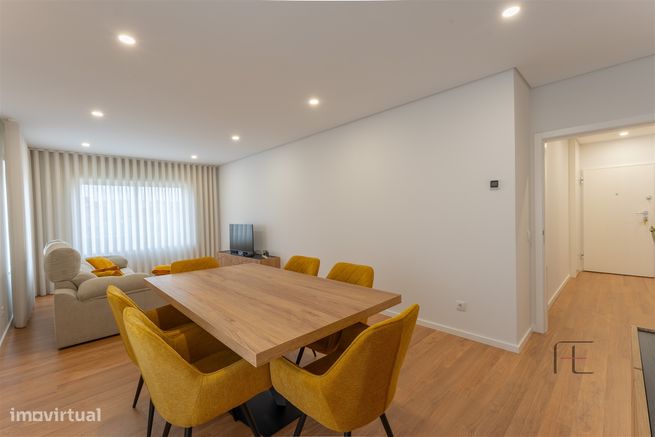 Apartamento T3 como novo, 2 lugares de garagem e 2 arrecadações, Esmor-5