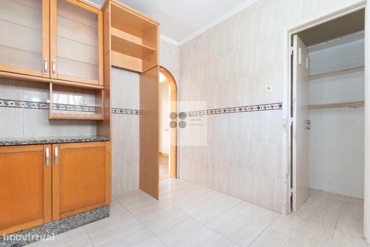 Moradia Bifamiliar, Quintal, Garagem, Local Sossegado.-20