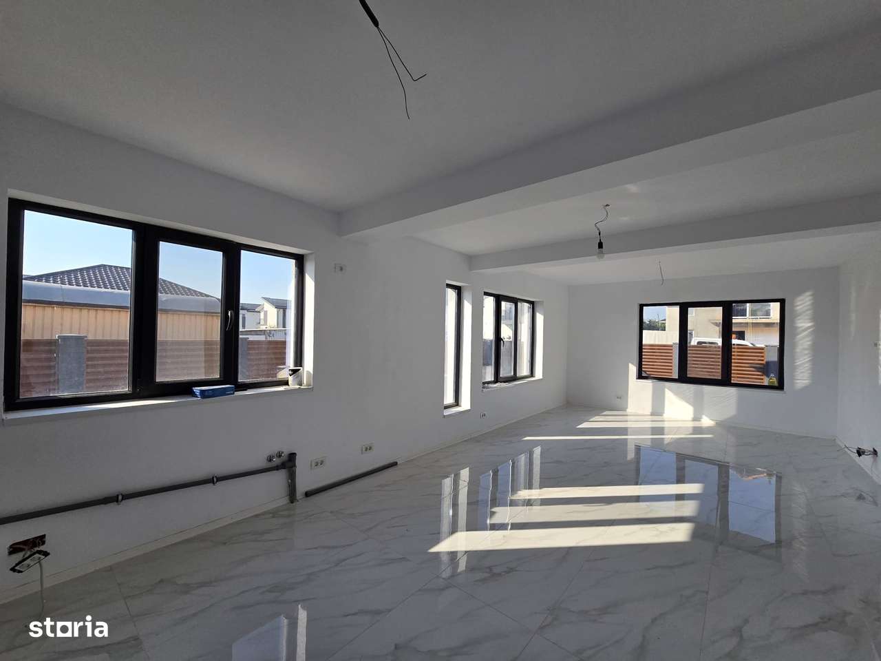 Vila individuala - 5 camere - 3 bai - dressing - beci -pod - Imagine principală: 5/13