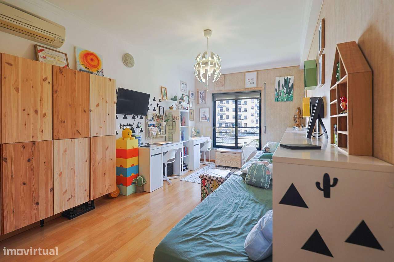 Apartamento T2 com Garagem, no Parque Luso em Corroios.-26