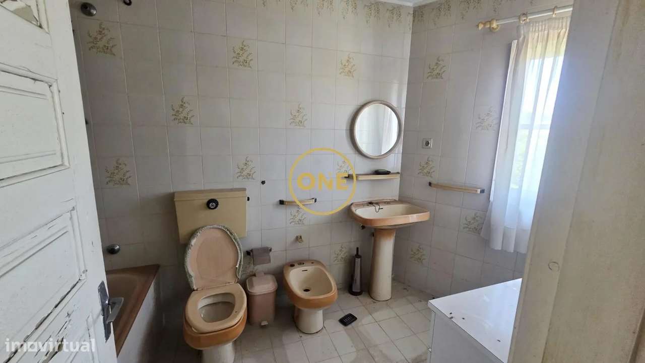 Moradia T4 para Restauro em Lousado com Projeto Aprovado-31