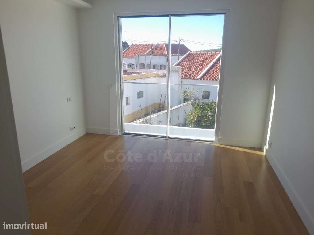 Moradia Nova T3 Sesimbra (castelo)-11