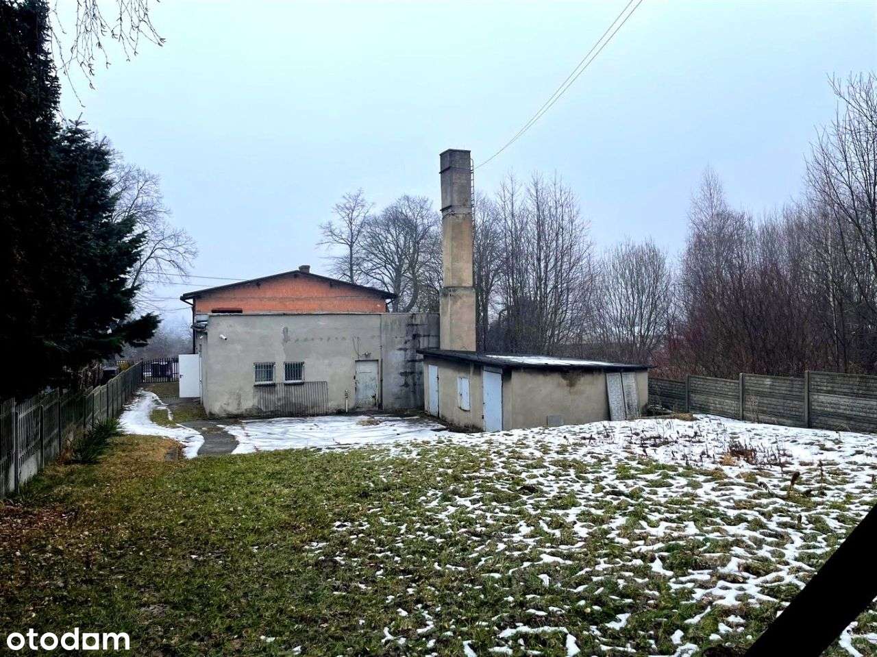 Dwa budynki. Mieszkalny i produkcyjno - magazynowy.-19