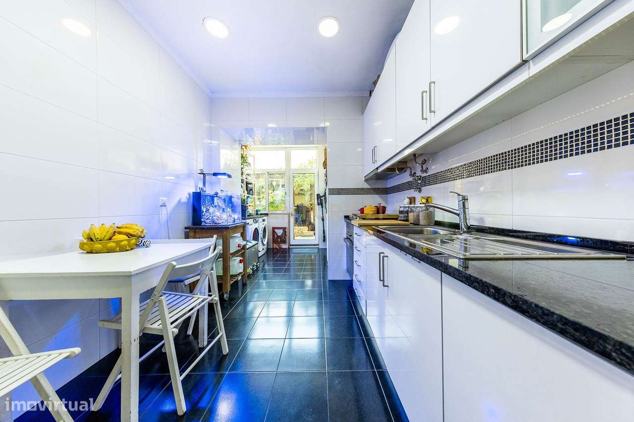Apartamento T2 na Estrada das Laranjeiras com logradouro-13