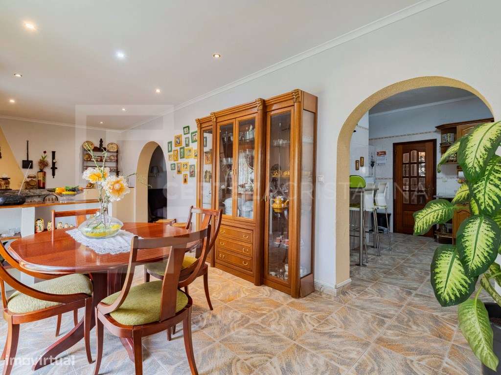 Moradia T3 com lareira, Garagem sótão e logradouro no Barreiro-8