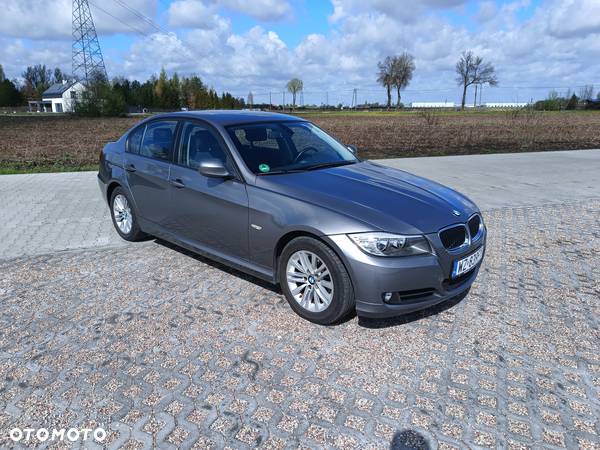 BMW Seria 3 318i Edition Sport - 2