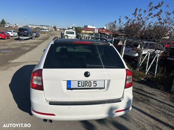 Skoda Octavia 2.0 TDI CR DPF RS - 10