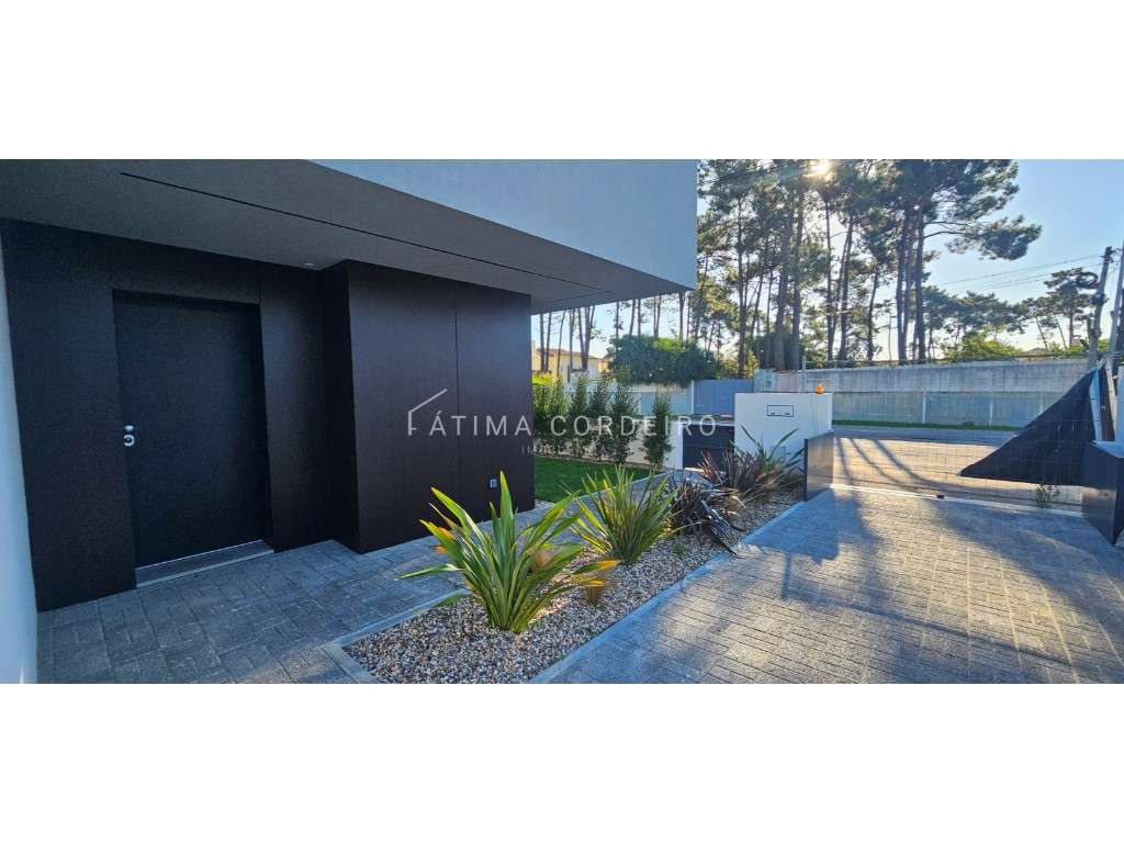 Excelente Moradia T3 Isolada com Piscina e garagem com acabamentos ...-3