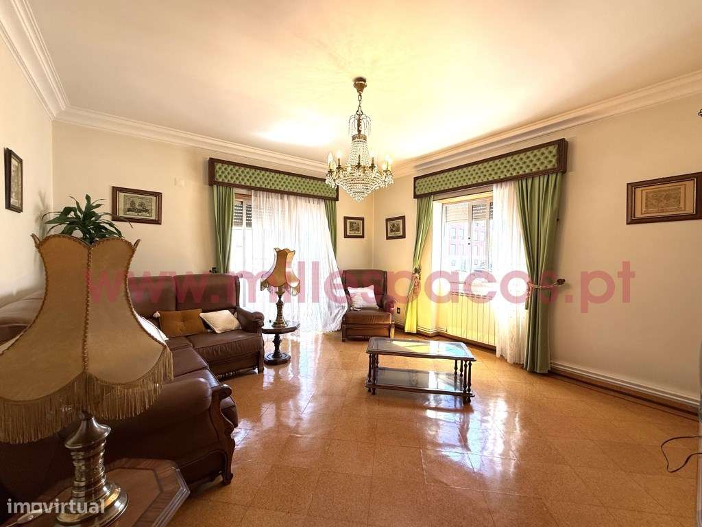 Moradia V6 com Garagem Centro da Cidade-33