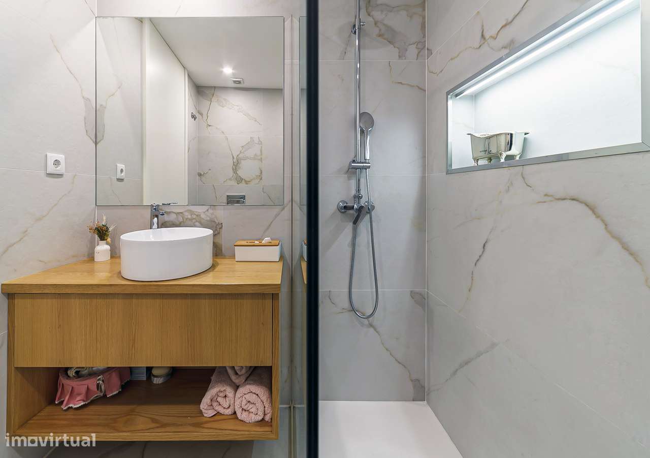 Exclusivo apartamento T3+1 seminovo, com 190m2, três frentes e box-30