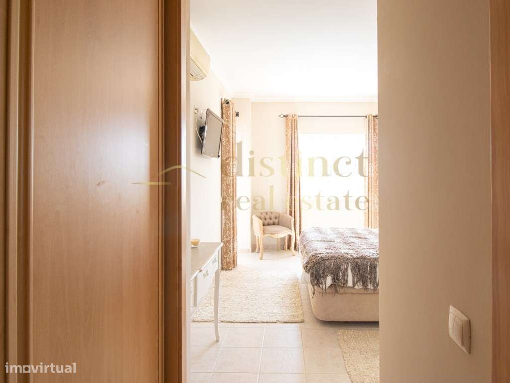 FANTÁSTICA/MORADIA EM BANDA/COM 4 QUARTOS/JARDIM & PISCINA/A APENAS...-17