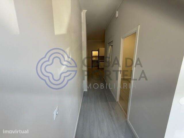 Loja no interior transformada em apartamento T1 - Grande imagem: 4/13