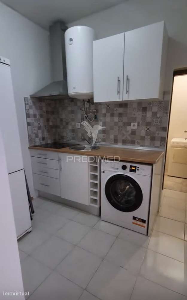 Apartamento T1 com Varanda Fechada junto ao Bonfim – Setúbal-0