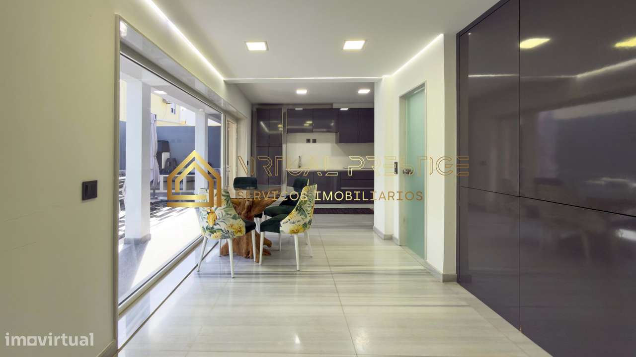 Moradia T4 Remodelada com Piscina em Belverde-6