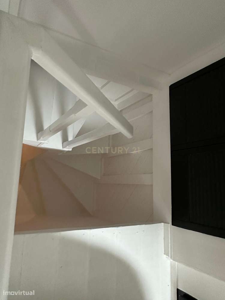 MORADIA ATÍPICA EM  AZAMBUJA - 7 ASSOALHADAS-23