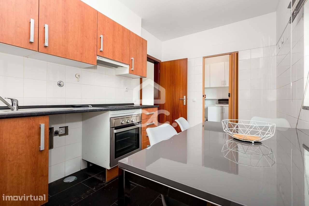 Apartamento T2 de Rés do Chão c/ Varanda e Lugar de Garagem | Villas d-5