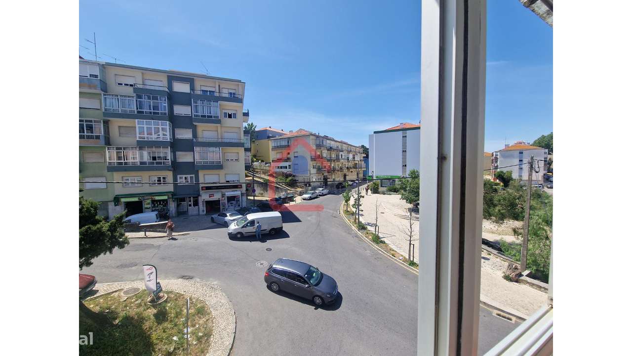 Apartamento T4 em Mercês-25