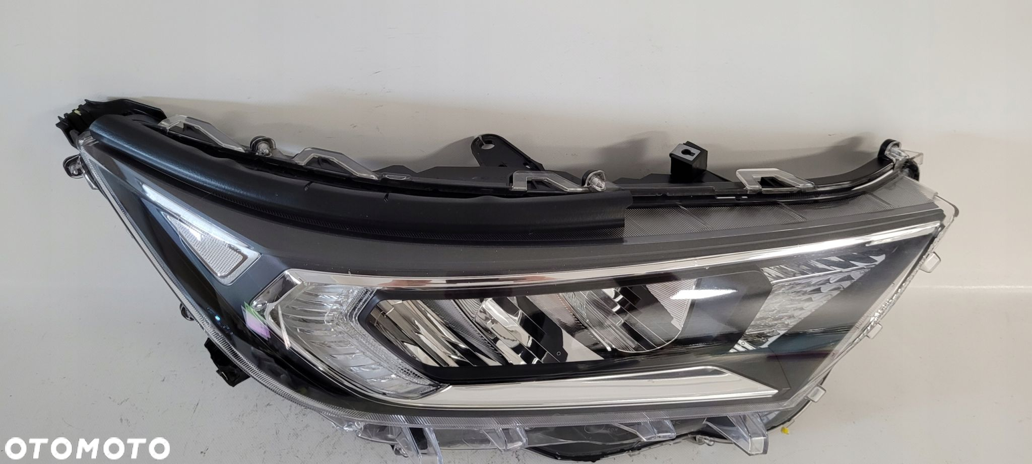 REFLEKTOR FULL LED PRAWY TOYOTA RAV4 V 2019- - 4