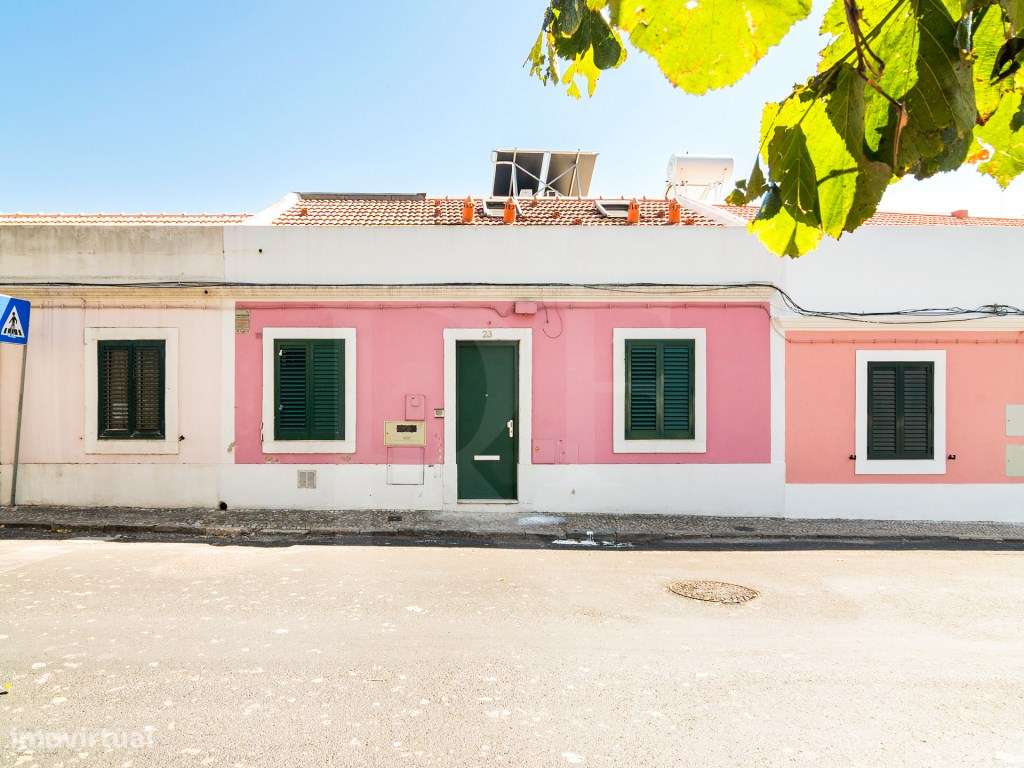 Moradia T3 com terraço e logradouro no Restelo, junto ao Mosteiro d...-0