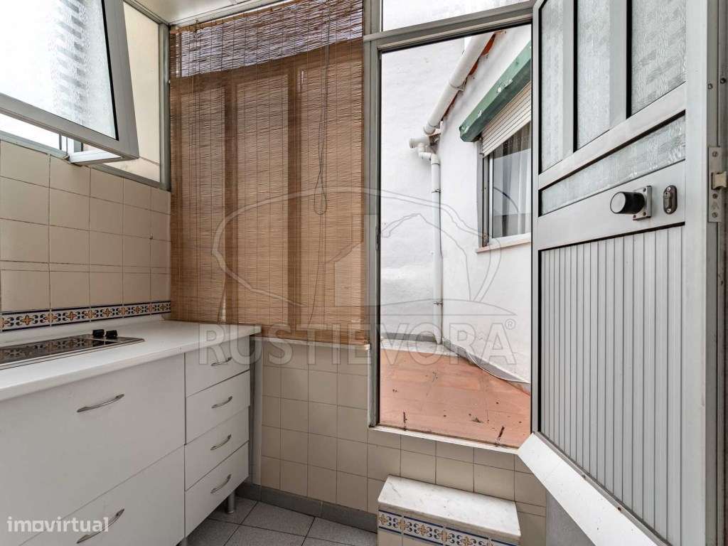 Moradia Unifamiliar T4 no Centro Histórico da Cidade - Potencial de...-18