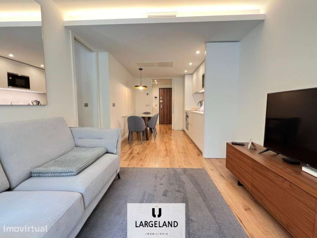 Apartamento T1 'Condomínio Renovato' - Porto - Grande imagem: 2/9