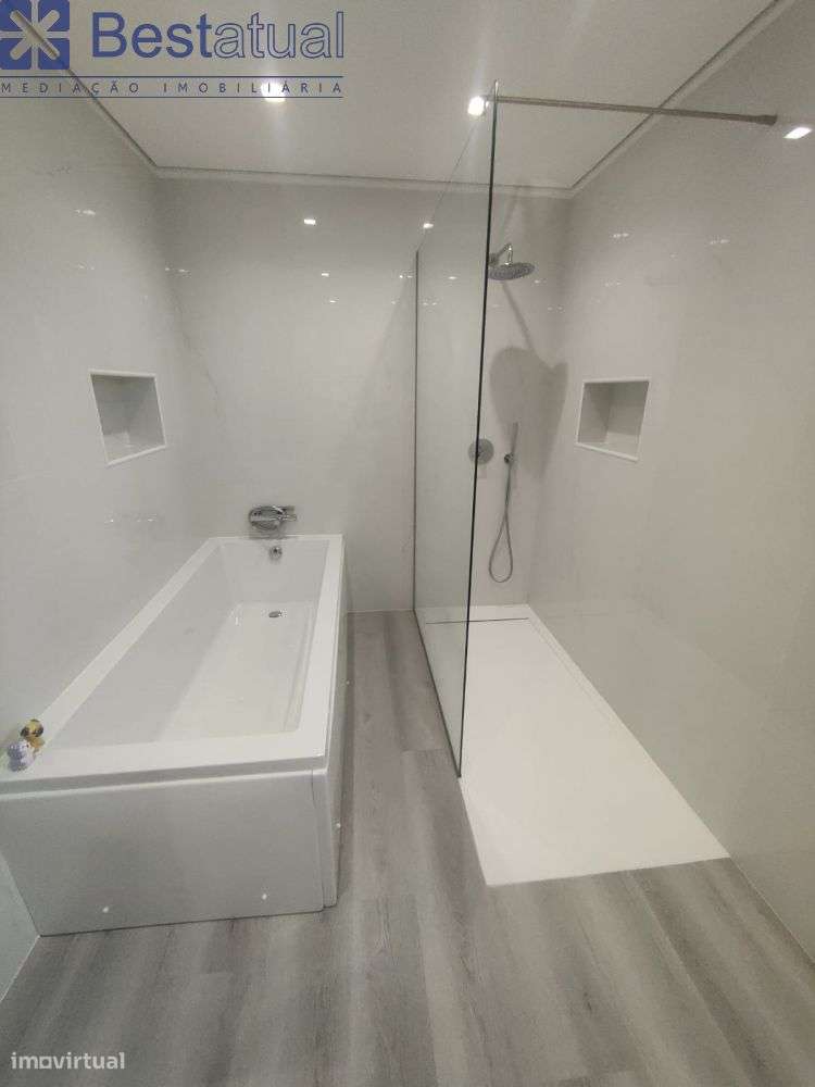 Moradia T 3 -4 frentes- de Luxo c/Piscina - Sande São Lourenço-31